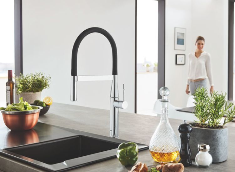 Chậu rửa bát 1 hố âm bàn được lắp đặt dưới mặt bàn bếp
