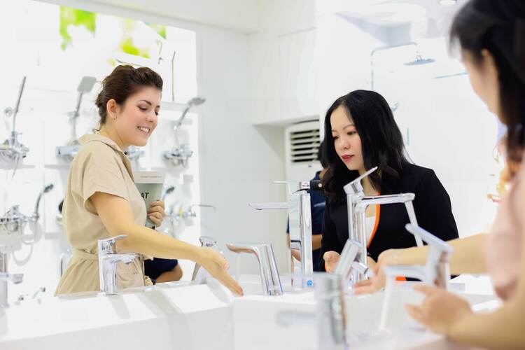 Các yếu tố ảnh hưởng đến giá vòi nước nóng lạnh 