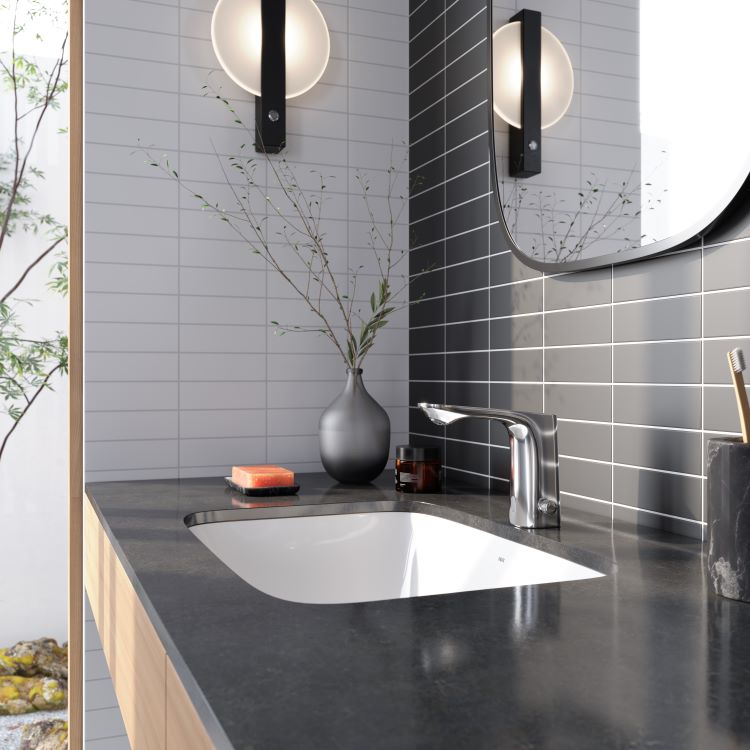 gạch ốp tường với hai tông màu trắng - xám