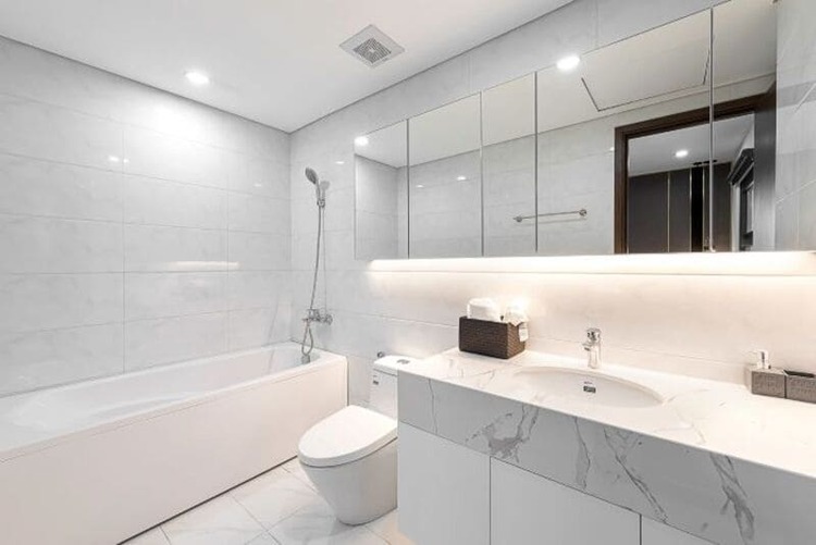 gạch ốp tường có bề mặt men bóng