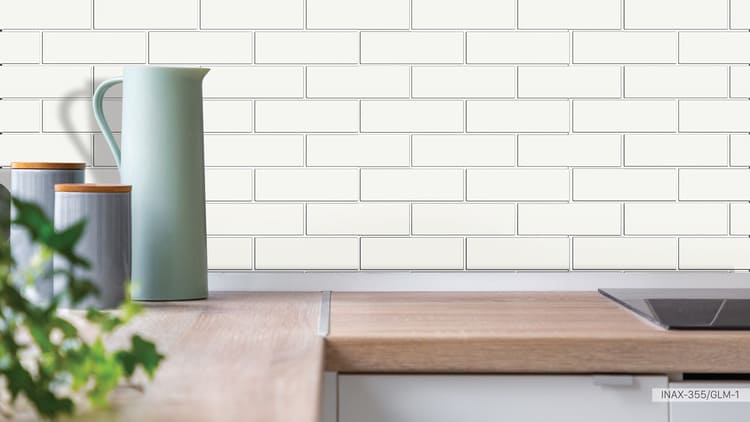 Glazed Mosaic nổi bật với lớp men phủ đồng đều và bố cục viên gạch nhỏ đều đặn