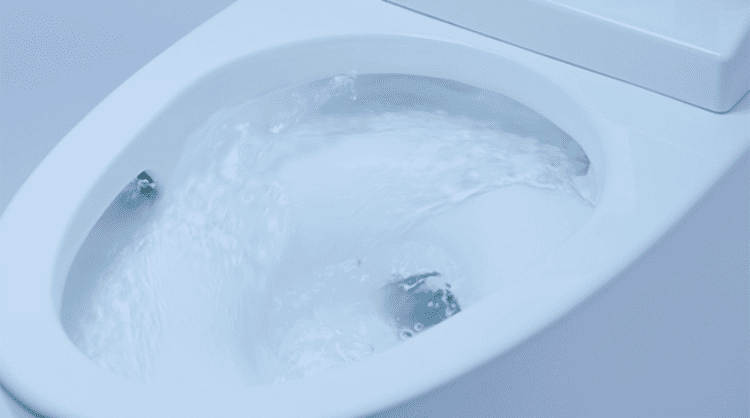 Tẩy bồn cầu ố vàng bằng chanh tươi