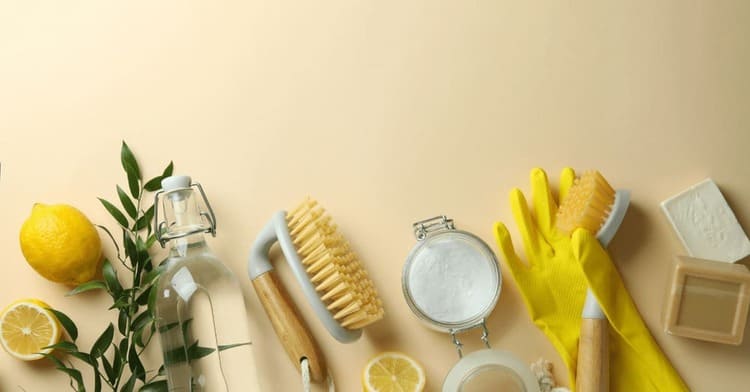 Dùng hỗn hợp chanh và tinh dầu