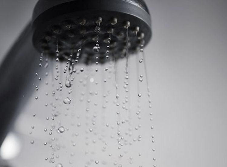 Dấu hiệu vòi hoa sen chảy yếu