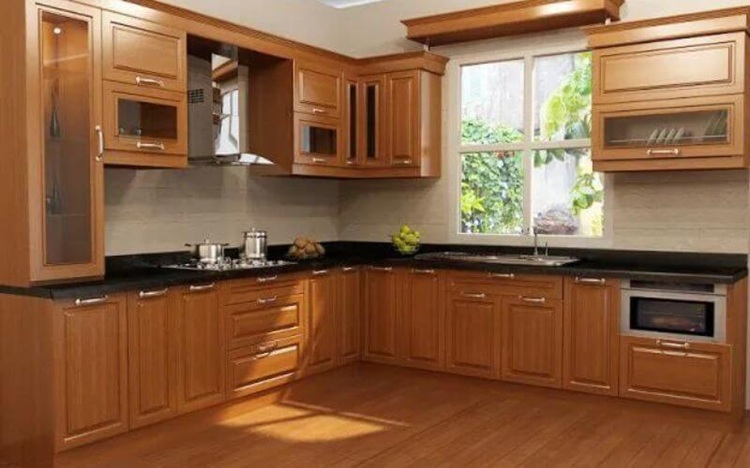 Gạch lát nền vân gỗ phối tủ bếp gỗ ấm áp, mộc mạc