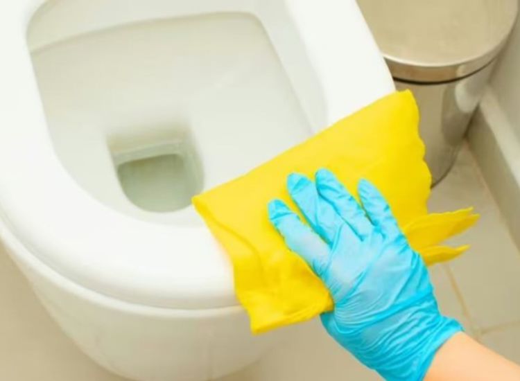 Vì sao bồn cầu bị ố vàng