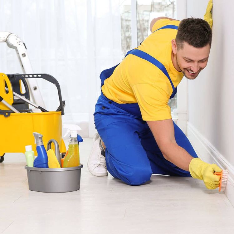 Chuẩn bị vật dụng lau dọn, vệ sinh nhà mới xây