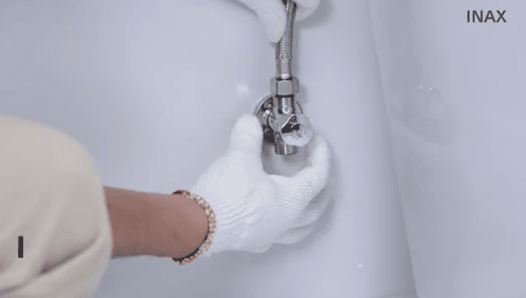 Các bước thay dây cấp nước bồn cầu