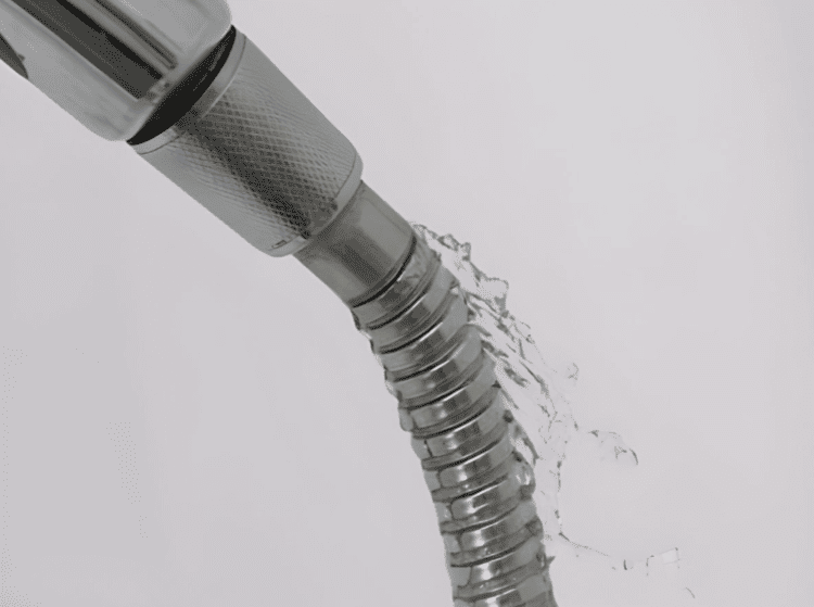 Khi nào cần thay dây vòi hoa sen